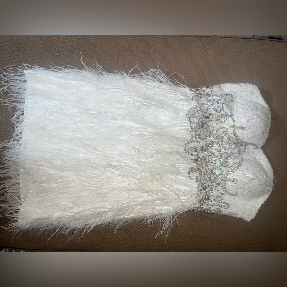 Feathered short strapless dress